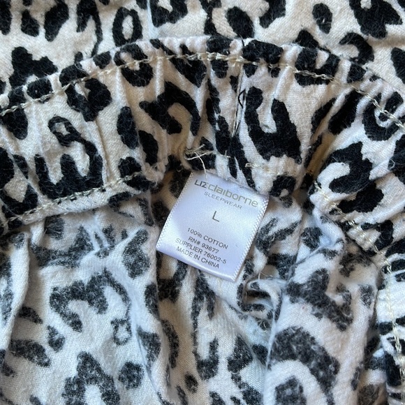 Liz Claiborne | Animal Print Fleece PJ Set - Picture 4 of 5